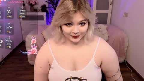 Snapshot of lovely_leilla chatting on January 2025 02:22:01 AM lovely_leilla online show from January 2025 02:22:01 AM