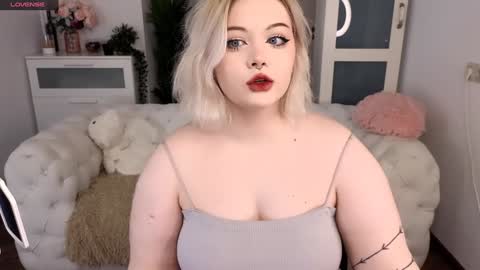 Snapshot of lovely_leilla chatting on January 2025 10:22:01 PM lovely_leilla online show from January 2025 10:22:01 PM