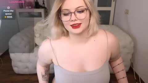 Snapshot of lovely_leilla chatting on March 2025 04:07:01 AM lovely_leilla online show from March 2025 04:07:01 AM