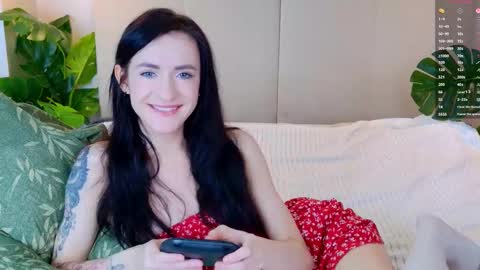 lovely_lo online show from February 2026 01:44:02 PM