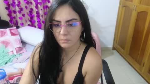 Snapshot of lovely_trix_ chatting on February 2025 03:29:01 PM Trix online show from February 2025 03:29:01 PM