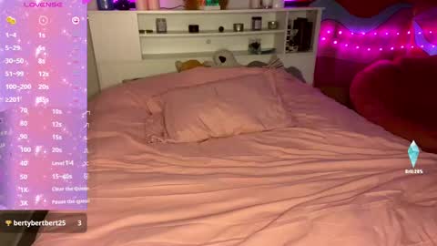 Snapshot of lovelylilithxo chatting on January 2025 12:43:02 AM Lilith online show from January 2025 12:43:02 AM