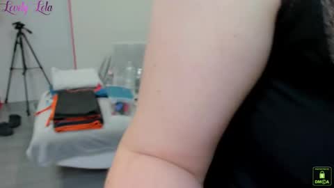 Snapshot of lovelylola_fr chatting on November 2025 09:31:02 PM Lola online show from November 2025 09:31:02 PM