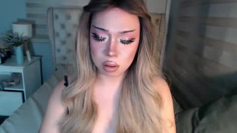 Snapshot of lovelymarie69 chatting on December 2025 05:51:01 PM Rebeca online show from December 2025 05:51:01 PM