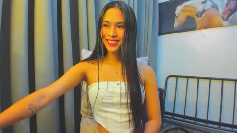 Snapshot of lovemarie19x chatting on December 2025 04:32:01 AM pauleen online show from December 2025 04:32:01 AM