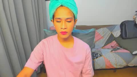 Snapshot of lovemarie19x chatting on February 2026 03:27:02 AM pauleen online show from February 2026 03:27:02 AM