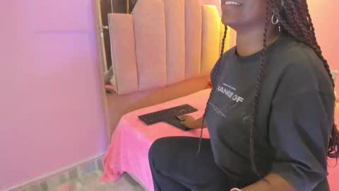 Snapshot of lovequeen02 chatting on November 2025 11:57:02 AM L O V E online show from November 2025 11:57:02 AM