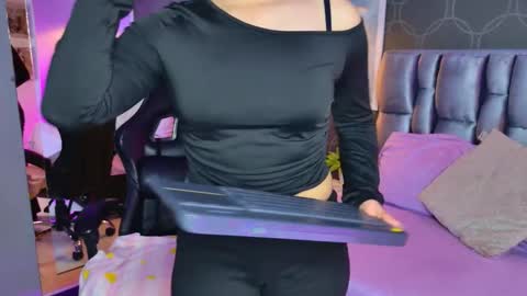 Love  online show from November 2025 08:13:02 PM