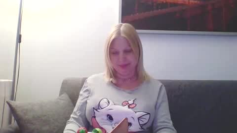 Snapshot of lovestar544963 chatting on February 2025 12:37:01 AM Marlyn online show from February 2025 12:37:01 AM