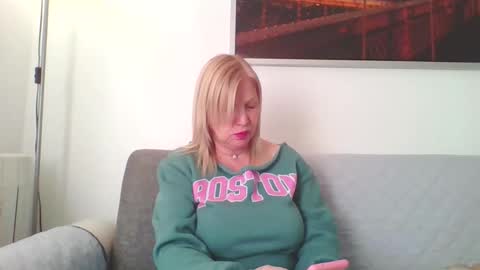 Marlyn online show from November 2025 02:20:01 PM