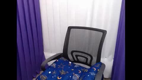 loving_apple19 online show from February 2026 11:20:01 AM