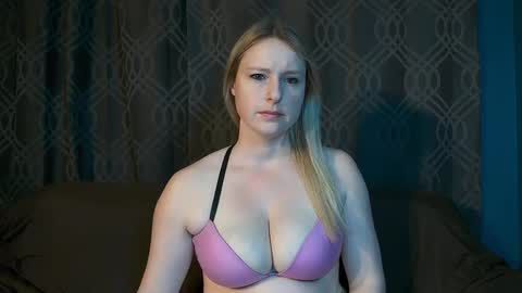 Snapshot of lovingsummer chatting on May 2026 02:08:02 AM Summer online show from May 2026 02:08:02 AM