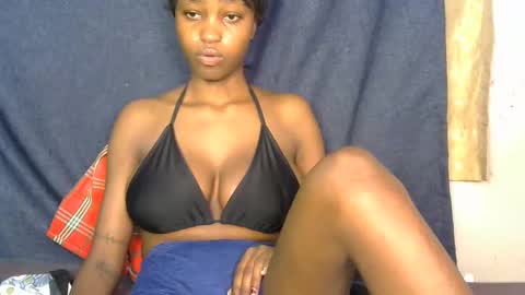 lovly_lastborn online show from September 2025 11:47:02 AM
