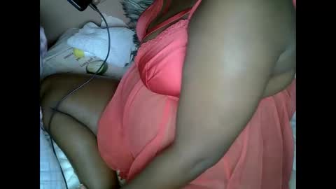 Snapshot of lowenyangvalentine chatting on November 2025 02:44:02 AM lowenyangvalentine online show from November 2025 02:44:02 AM