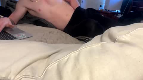 lowkey42011 online show from November 2025 03:28:01 AM