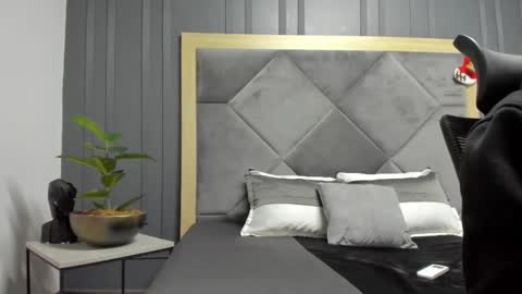 luca_morettii online show from December 2025 12:32:01 PM