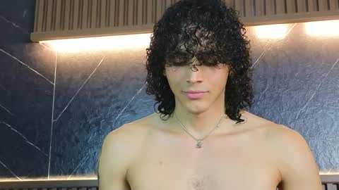 lucaalessi online show from April 2026 09:39:33 PM