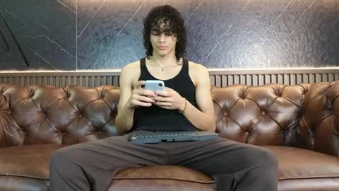 lucaalessi online show from April 2026 01:36:02 PM