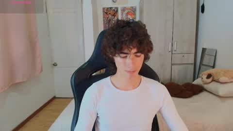 lucas_xo online show from December 2025 05:03:02 AM