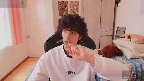 lucas_xo online show from April 2026 06:02:01 PM