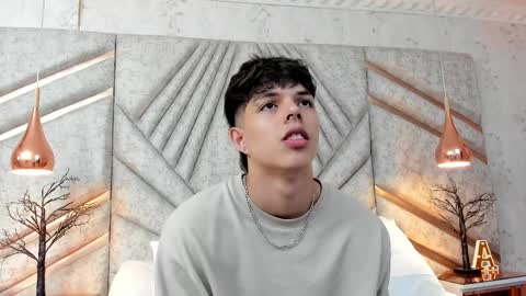 Lucasopry online show from April 2026 12:43:01 PM