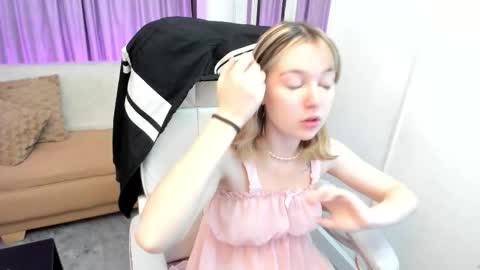 Snapshot of lucia_copper chatting on November 2025 12:04:02 PM lucia_copper online show from November 2025 12:04:02 PM