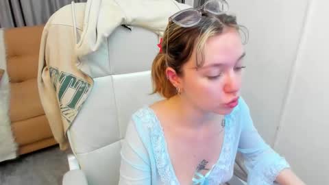 lucia_copper online show from December 2025 12:03:02 PM