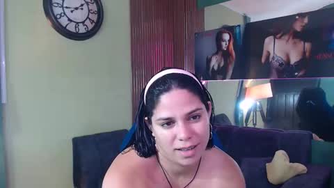 LUCIA online show from October 2025 04:02:02 AM
