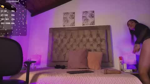 Snapshot of lucia_rosee chatting on November 2025 10:42:01 PM Lucia online show from November 2025 10:42:01 PM