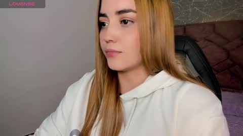 lucia star  online show from December 2024 09:58:02 PM