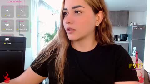 lucia star  online show from November 2025 02:57:02 PM