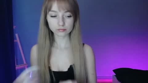 Snapshot of luciacam20 chatting on February 2025 06:21:01 AM Lucy online show from February 2025 06:21:01 AM