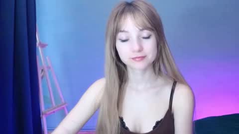 Snapshot of luciacam20 chatting on February 2025 09:43:01 AM Lucy online show from February 2025 09:43:01 AM