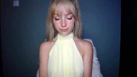 Snapshot of luciacam20 chatting on September 2025 06:18:02 PM Lucy online show from September 2025 06:18:02 PM