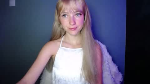 Snapshot of luciacam20 chatting on September 2025 06:24:02 AM Lucy online show from September 2025 06:24:02 AM