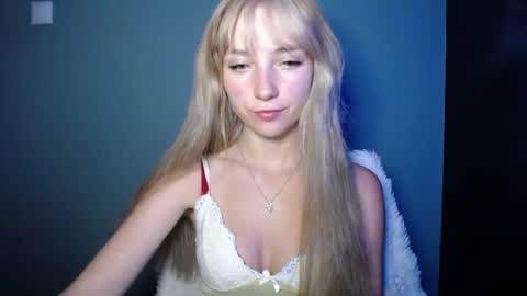 Snapshot of luciacam20 chatting on September 2025 08:52:01 PM Lucy online show from September 2025 08:52:01 PM