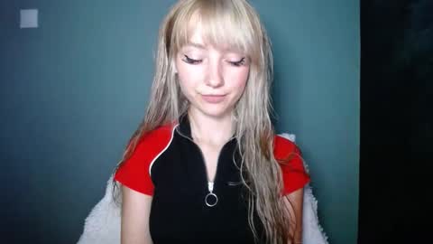 Snapshot of luciacam20 chatting on September 2025 09:03:02 PM Lucy online show from September 2025 09:03:02 PM