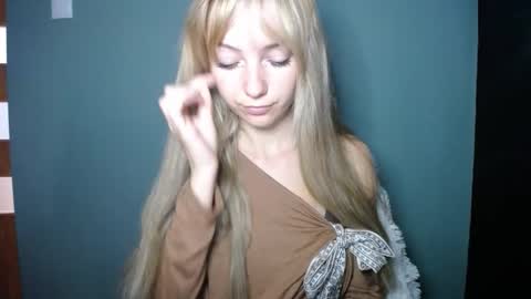 Snapshot of luciacam20 chatting on September 2025 07:34:02 AM Lucy online show from September 2025 07:34:02 AM