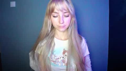 Snapshot of luciacam20 chatting on September 2025 06:29:01 AM Lucy online show from September 2025 06:29:01 AM