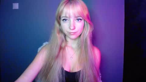 Snapshot of luciacam20 chatting on October 2025 06:00:01 AM Lucy online show from October 2025 06:00:01 AM