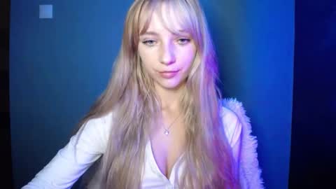 Snapshot of luciacam20 chatting on October 2025 07:00:01 PM Lucy online show from October 2025 07:00:01 PM