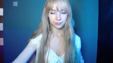 Snapshot of luciacam20 chatting on October 2025 07:28:02 AM Lucy online show from October 2025 07:28:02 AM