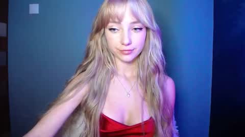 Snapshot of luciacam20 chatting on October 2025 02:38:02 PM Lucy online show from October 2025 02:38:02 PM