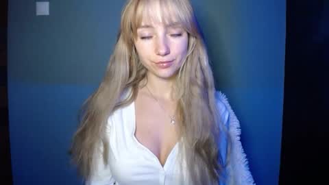 Snapshot of luciacam20 chatting on October 2025 05:28:01 AM Lucy online show from October 2025 05:28:01 AM