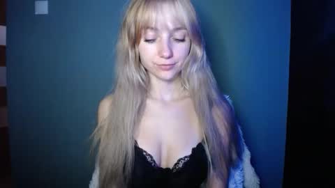 Snapshot of luciacam20 chatting on October 2025 06:56:01 AM Lucy online show from October 2025 06:56:01 AM