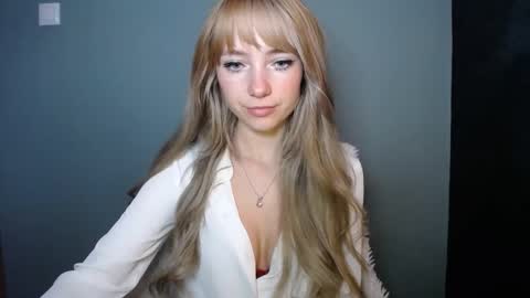 Snapshot of luciacam20 chatting on October 2025 07:45:01 AM Lucy online show from October 2025 07:45:01 AM