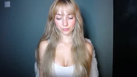 Snapshot of luciacam20 chatting on November 2025 07:47:01 PM Lucy online show from November 2025 07:47:01 PM