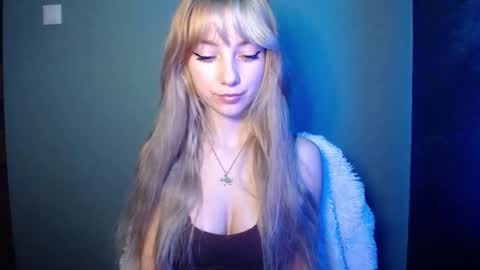 Snapshot of luciacam20 chatting on November 2025 01:44:01 PM Lucy online show from November 2025 01:44:01 PM