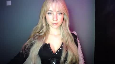 Snapshot of luciacam20 chatting on November 2025 07:40:01 AM Lucy online show from November 2025 07:40:01 AM