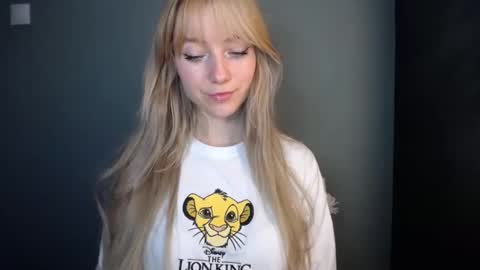 Snapshot of luciacam20 chatting on November 2025 08:07:01 PM Lucy online show from November 2025 08:07:01 PM